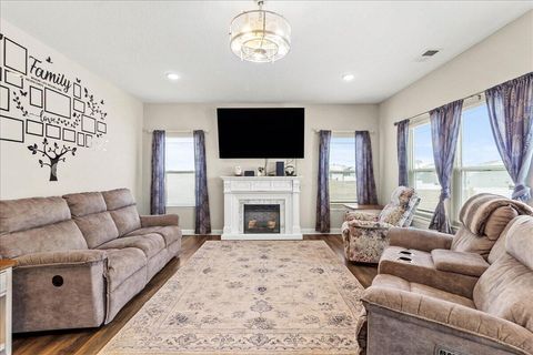 Tiny photo for 1604 Raymond Avenue, Bellefontaine, OH 43311 (MLS # 226000171)