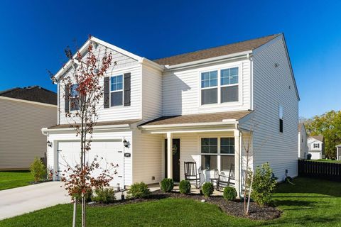 Photo of 377 St James Gate Way, Newark, OH 43055 (MLS # 226002627)