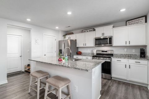 Tiny photo for 377 St James Gate Way, Newark, OH 43055 (MLS # 226002627)