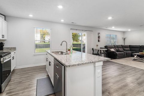 Tiny photo for 377 St James Gate Way, Newark, OH 43055 (MLS # 226002627)