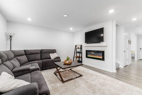 Tiny photo for 377 St James Gate Way, Newark, OH 43055 (MLS # 226002627)