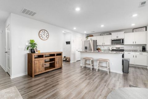 Tiny photo for 377 St James Gate Way, Newark, OH 43055 (MLS # 226002627)