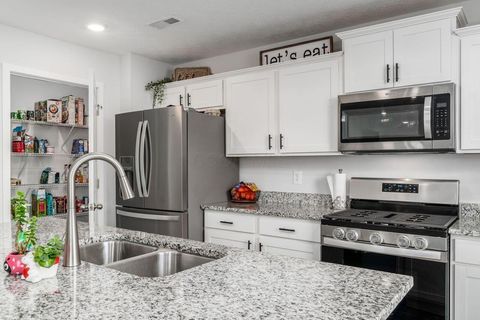 Tiny photo for 377 St James Gate Way, Newark, OH 43055 (MLS # 226002627)