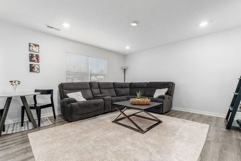 Tiny photo for 377 St James Gate Way, Newark, OH 43055 (MLS # 226002627)