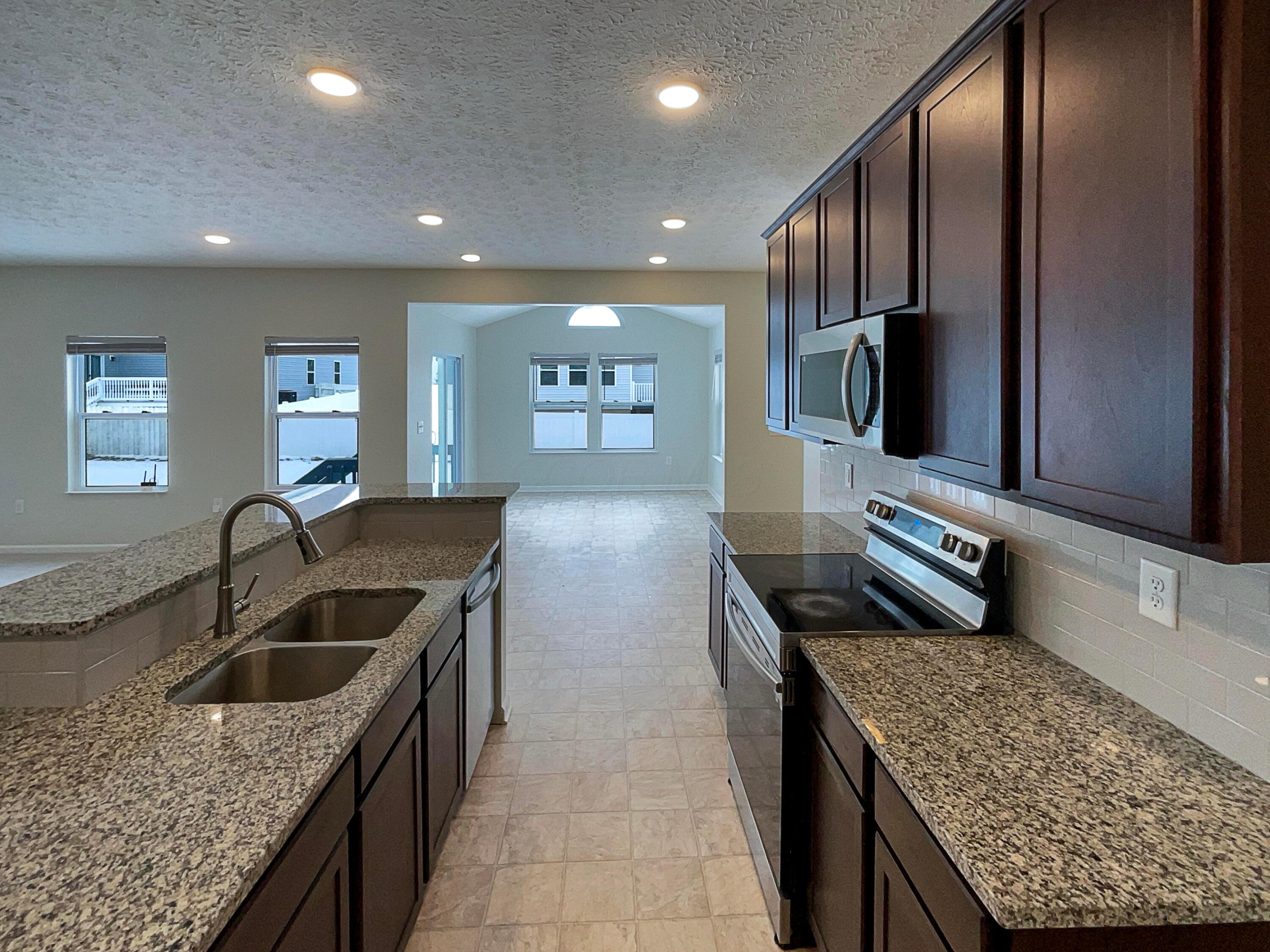 1128 Legacy Lane, Pataskala, Ohio image 12
