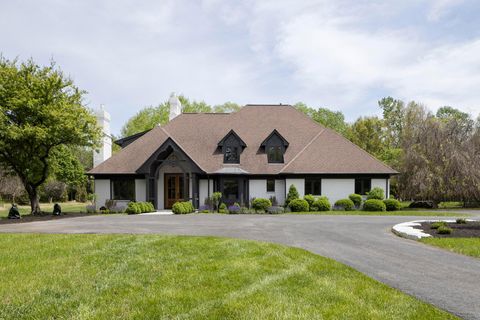 Photo of 4444 Shull Road, Columbus, OH 43230 (MLS # 226014195)