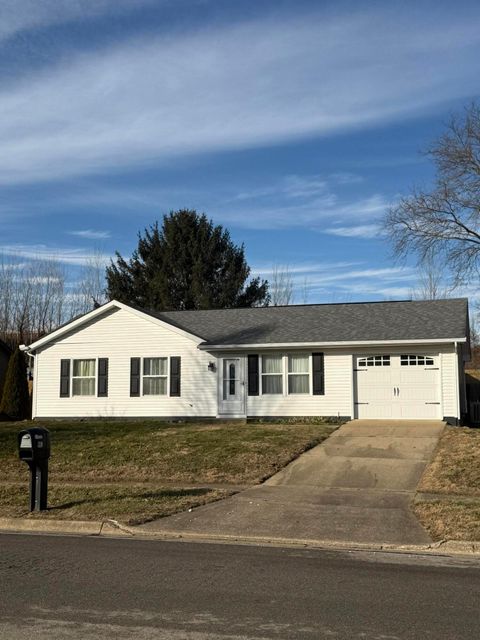 Photo of 947 Elizabeth Drive, Lancaster, OH 43130 (MLS # 226000964)