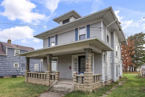 Photo of 623 W Main Street, Newark, OH 43055 (MLS # 225044188)