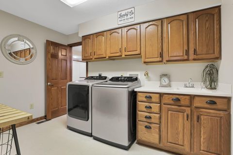 Tiny photo for 2584 Clark Drive, Grove City, OH 43123 (MLS # 225040136)