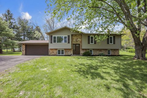 Photo of 389 Twenty Grand Road SW, Pataskala, OH 43062 (MLS # 226013240)