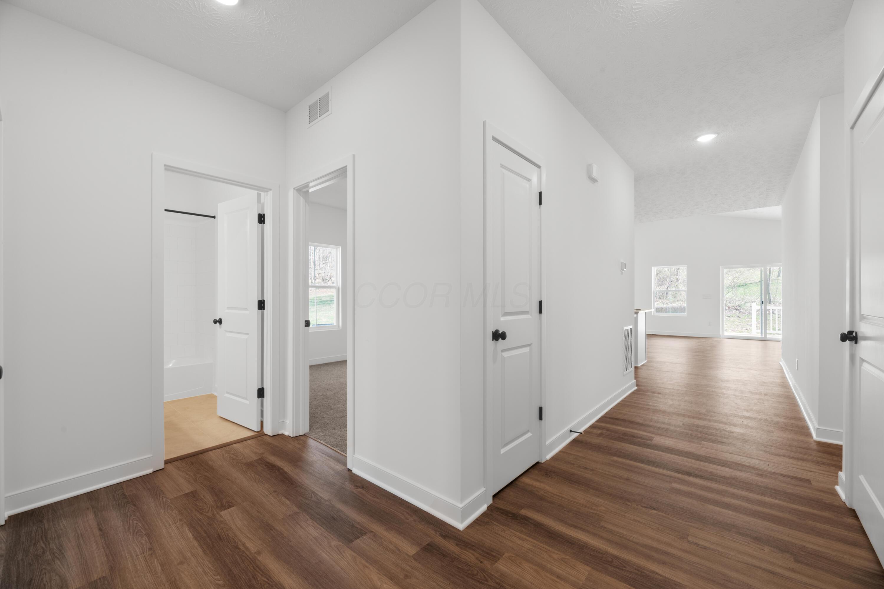 3062 Apple Valley Drive, Howard, Ohio image 4