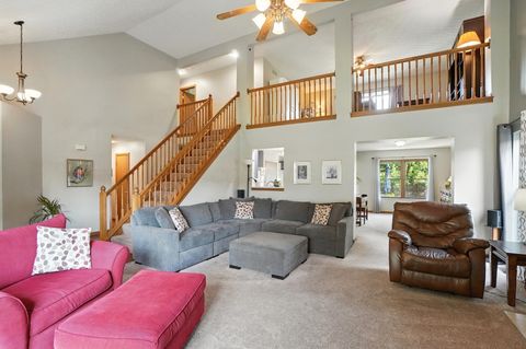 Photo of 5644 Newington Drive, Hilliard, OH 43026 (MLS # 225030843)