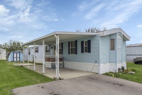 Photo of 1330 Hanover Road 203 #203, Delaware, OH 43015 (MLS # 226010832)