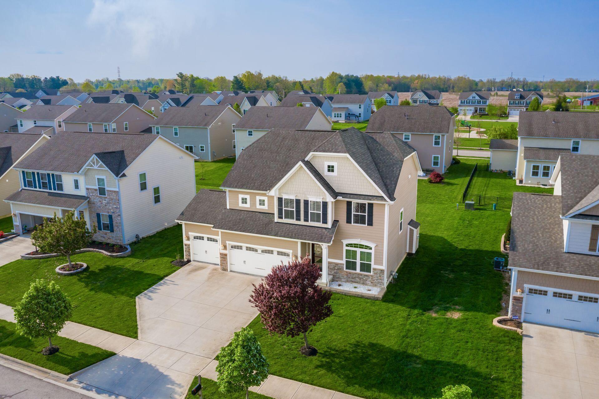 326 Brets Lane, Lewis Center, Ohio image 8