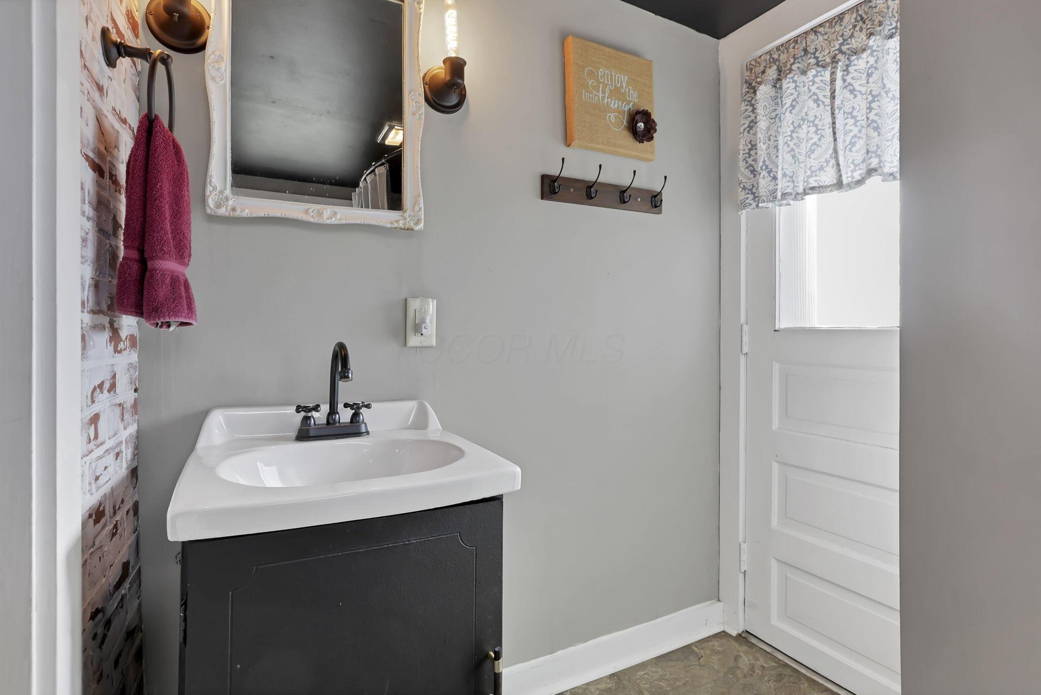 1304 Foster Avenue, Cambridge, Ohio image 24