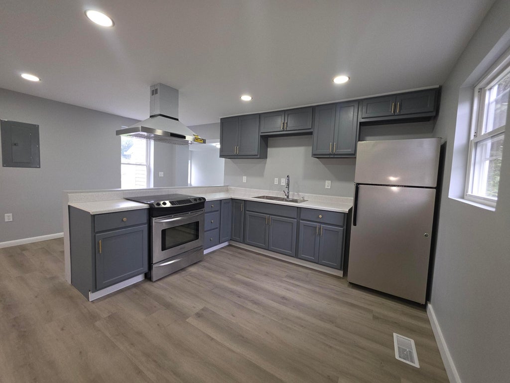 Photo of 409 W Southern Avenue, Springfield, OH 45506 (MLS # 226035996)