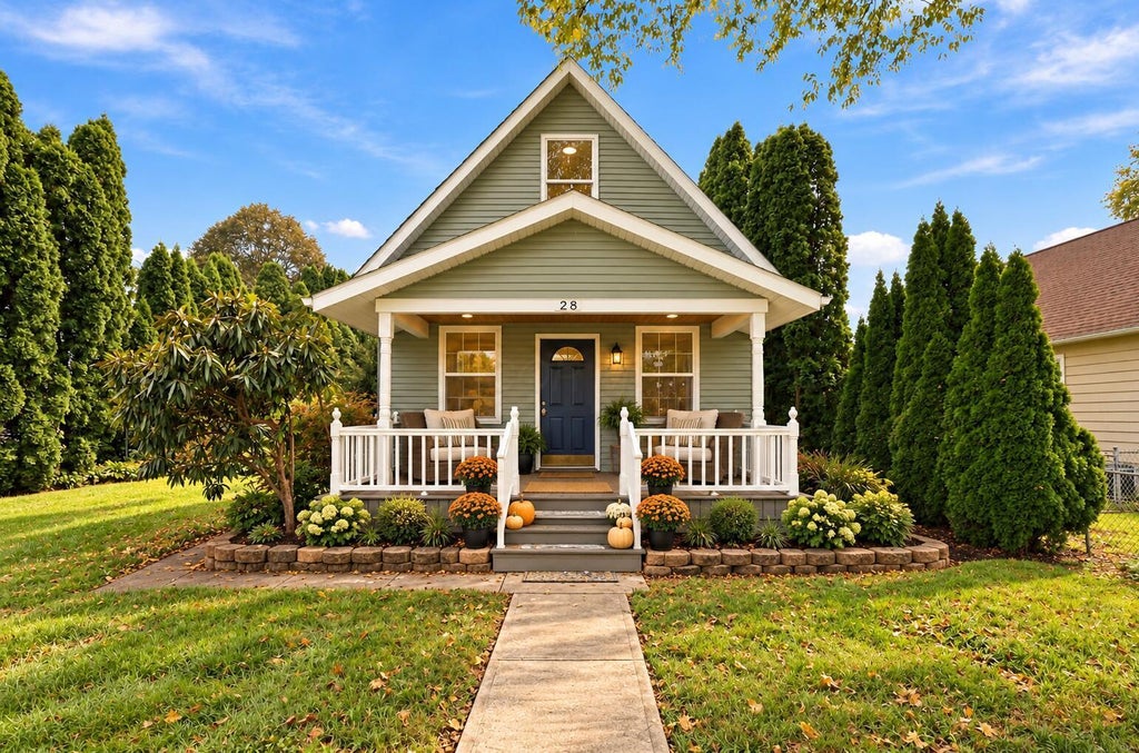 Photo of 23 E Oak Street, Canal Winchester, OH 43110 (MLS # 226037340)