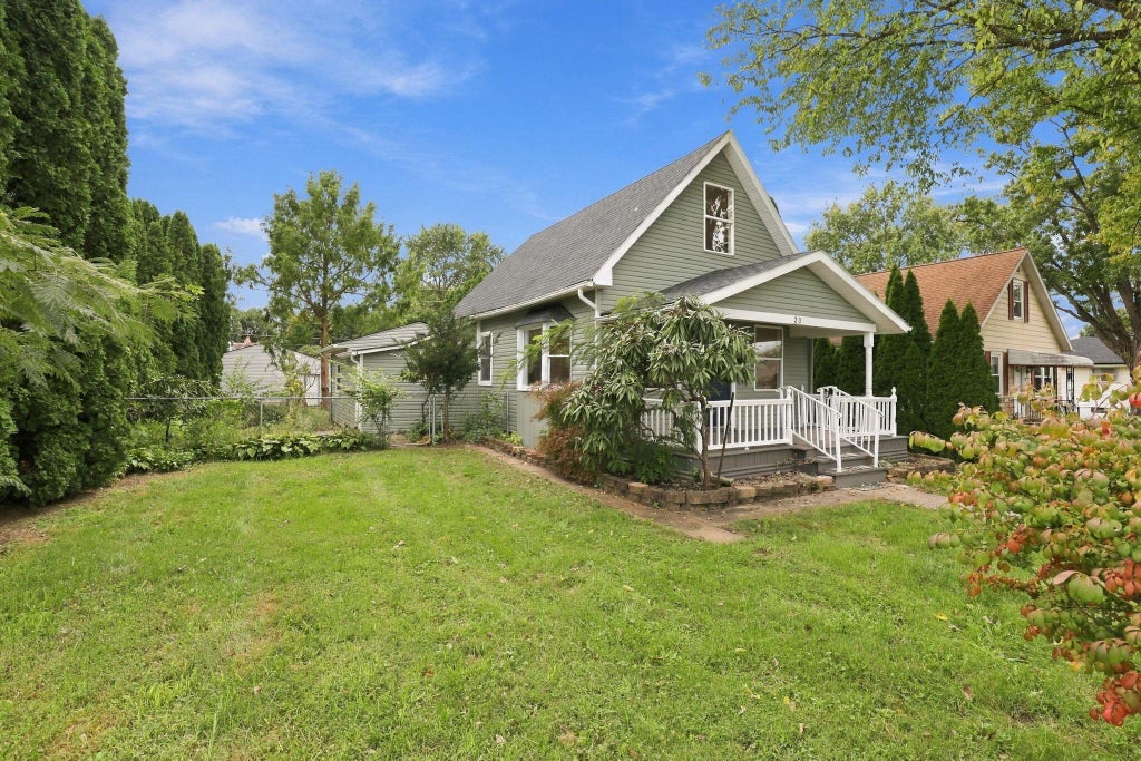 Photo of 23 E Oak Street, Canal Winchester, OH 43110 (MLS # 226037340)