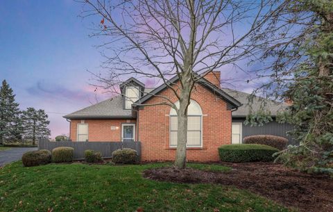 Photo of 2560 Trotterslane Drive, Columbus, OH 43235 (MLS # 226012222)