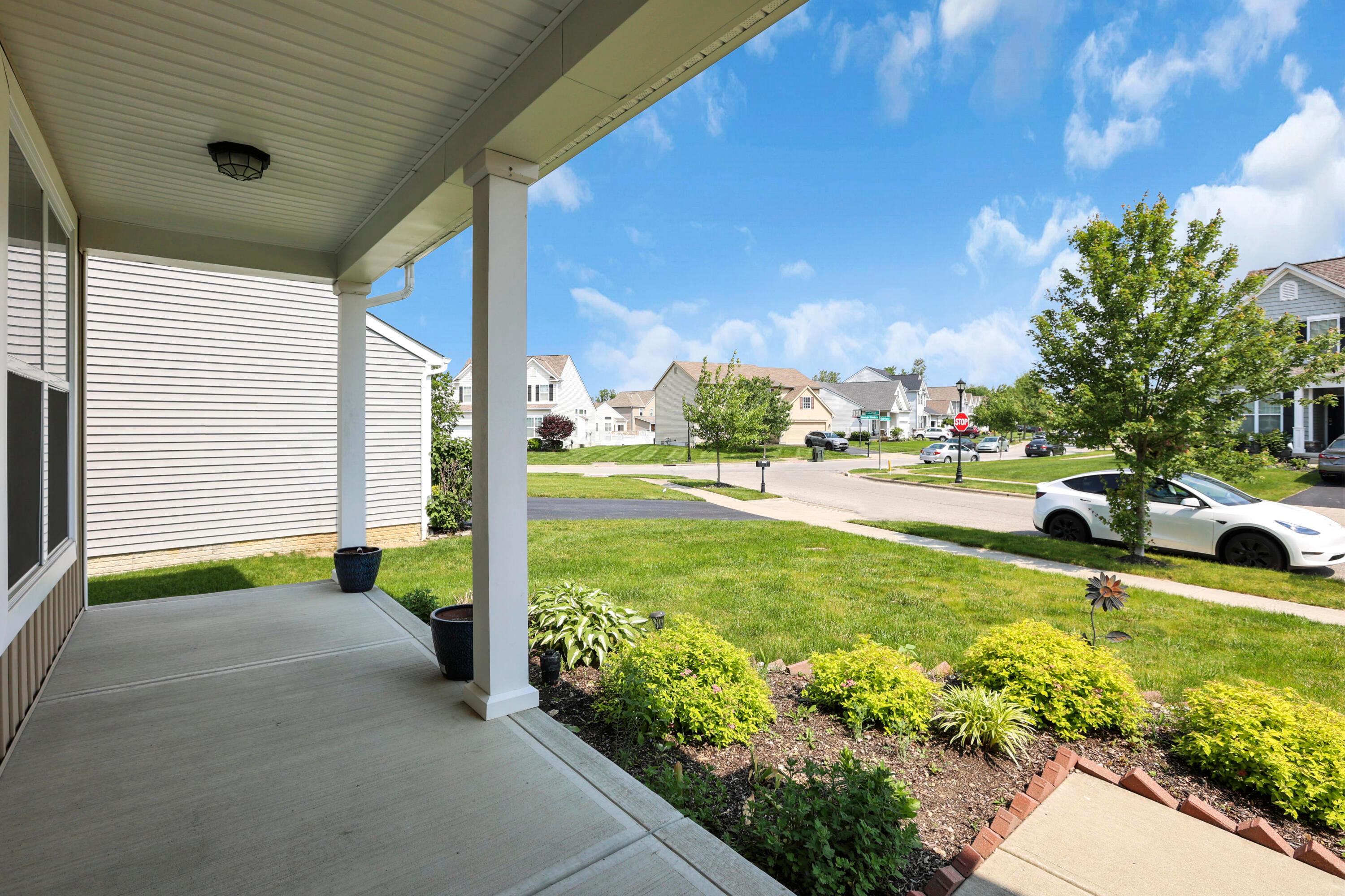8601 Crooked Maple Drive, Blacklick, Ohio image 2