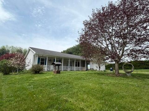 Photo of 4630 Chestnut Hills Road NE, Newark, OH 43055 (MLS # 226012294)