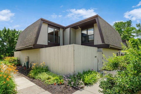 Photo of 743 Worthington Forest Place, Columbus, OH 43229 (MLS # 226023791)