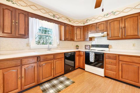 Tiny photo for 710 Hawthorne Drive, Circleville, OH 43113 (MLS # 226004286)