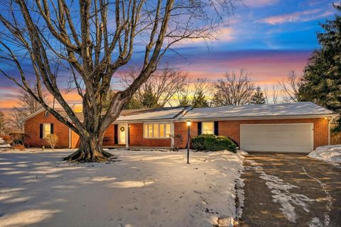 Photo of 710 Hawthorne Drive, Circleville, OH 43113 (MLS # 226004286)