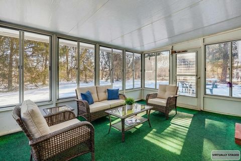 Tiny photo for 710 Hawthorne Drive, Circleville, OH 43113 (MLS # 226004286)