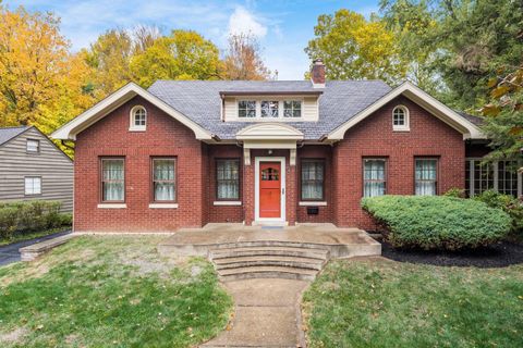 Photo of 4 W Royal Forest Boulevard, Columbus, OH 43214 (MLS # 225041290)