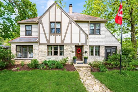 Photo of 256 Montrose Way, Columbus, OH 43214 (MLS # 226019227)