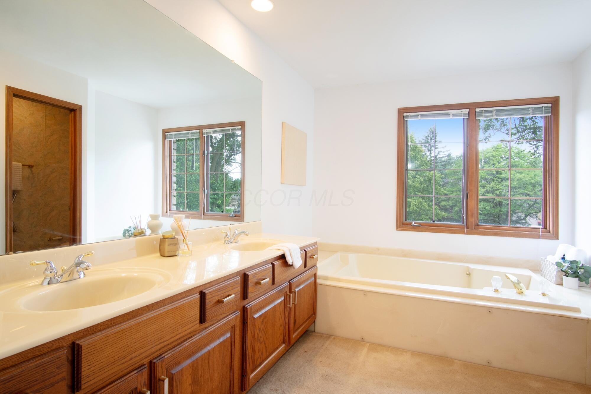 6247 Inverurie Drive, Dublin, Ohio image 45
