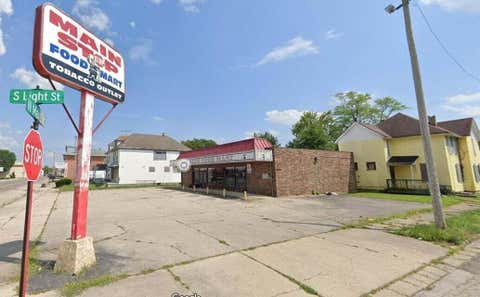 Photo of 637 W Main Street, Springfield, OH 45504 (MLS # 226023259)