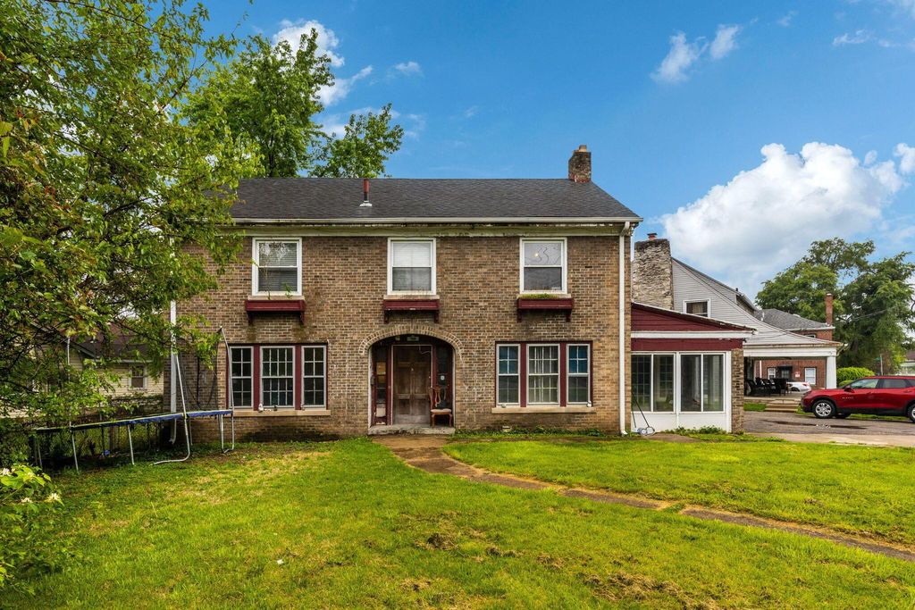 Photo of 700 N Nelson Road, Columbus, OH 43219 (MLS # 226014634)