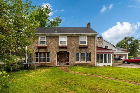 Photo of 700 N Nelson Road, Columbus, OH 43219 (MLS # 226014634)