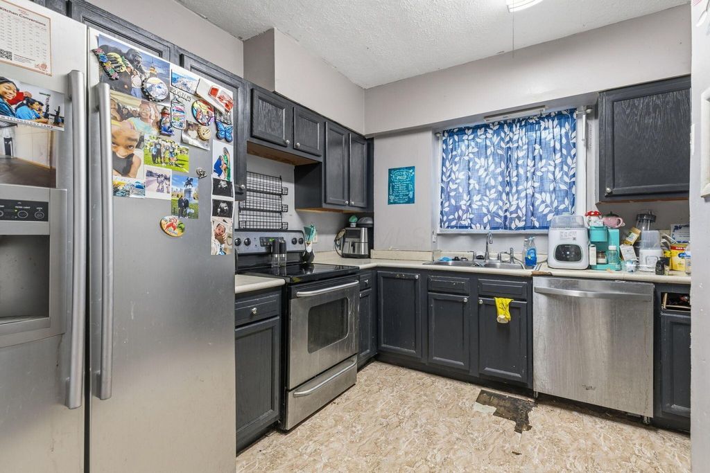 Photo of 700 N Nelson Road, Columbus, OH 43219 (MLS # 226014634)