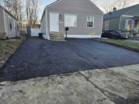 Photo of 1533 E 26th Avenue, Columbus, OH 43211 (MLS # 226002704)