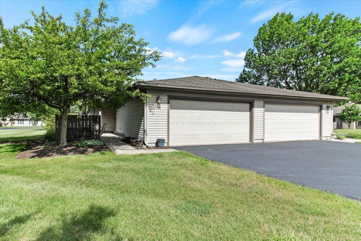 2744 Brittany Oaks Boulevard, Hilliard, Ohio image 1