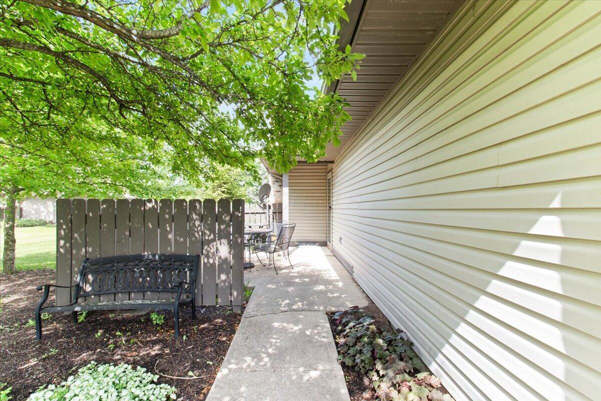 2744 Brittany Oaks Boulevard, Hilliard, Ohio image 4