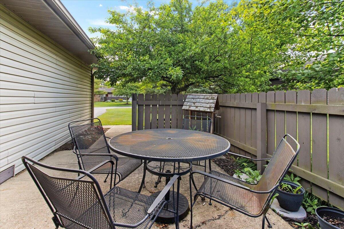 2744 Brittany Oaks Boulevard, Hilliard, Ohio image 3