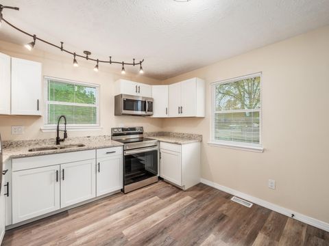 Tiny photo for 164 Alice Rita Street, Columbus, OH 43228 (MLS # 225040559)