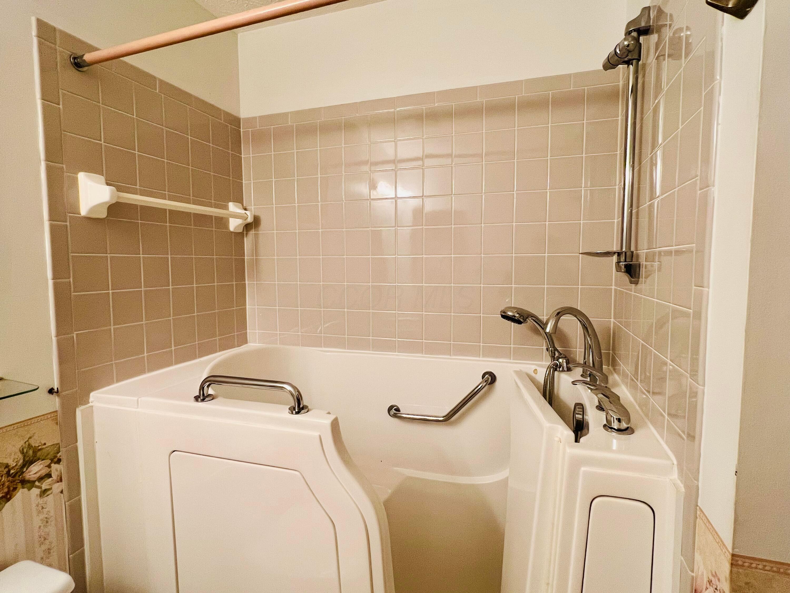 7618 Kittansett Lane, Pickerington, Ohio image 13
