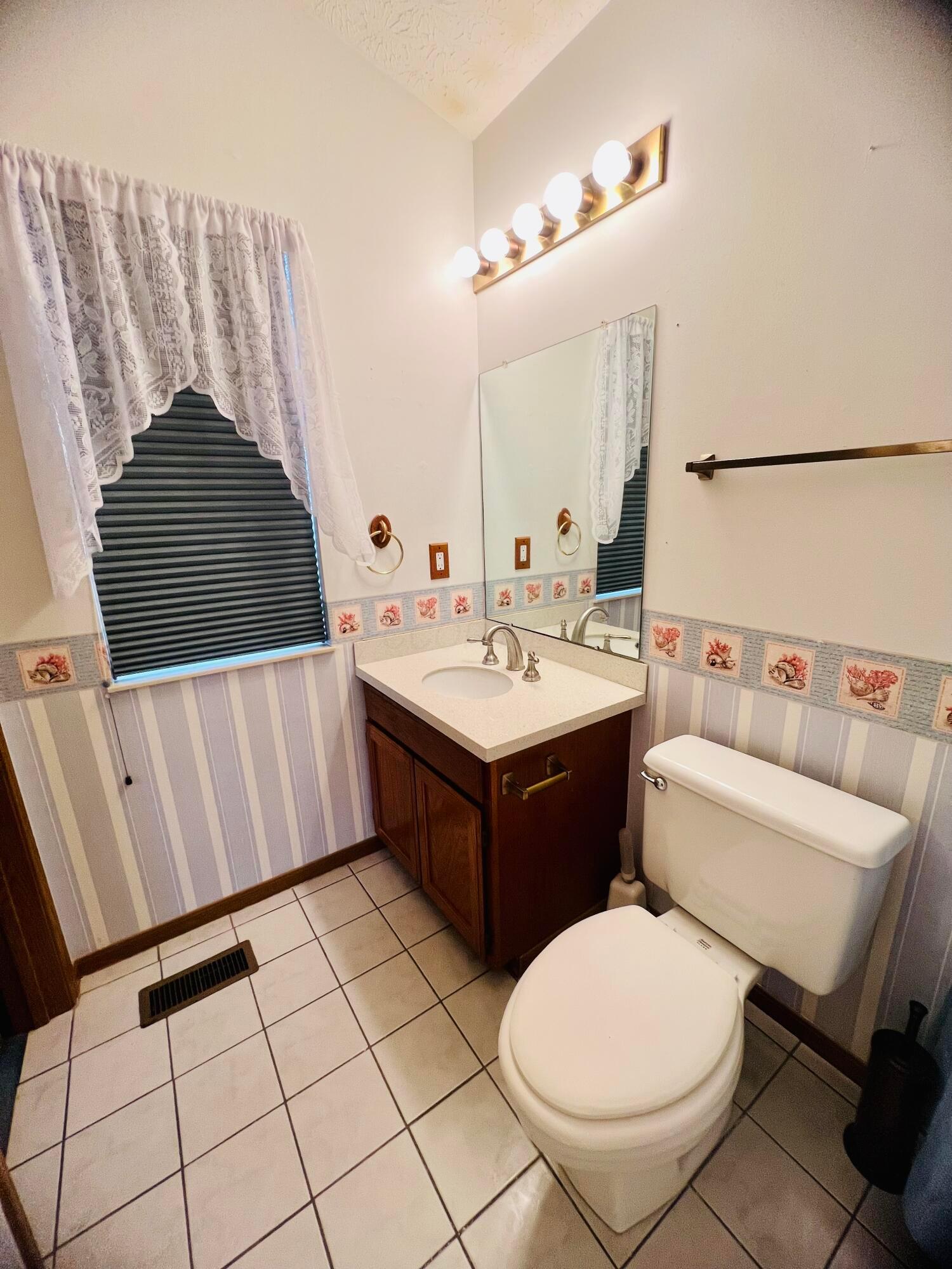 7618 Kittansett Lane, Pickerington, Ohio image 9