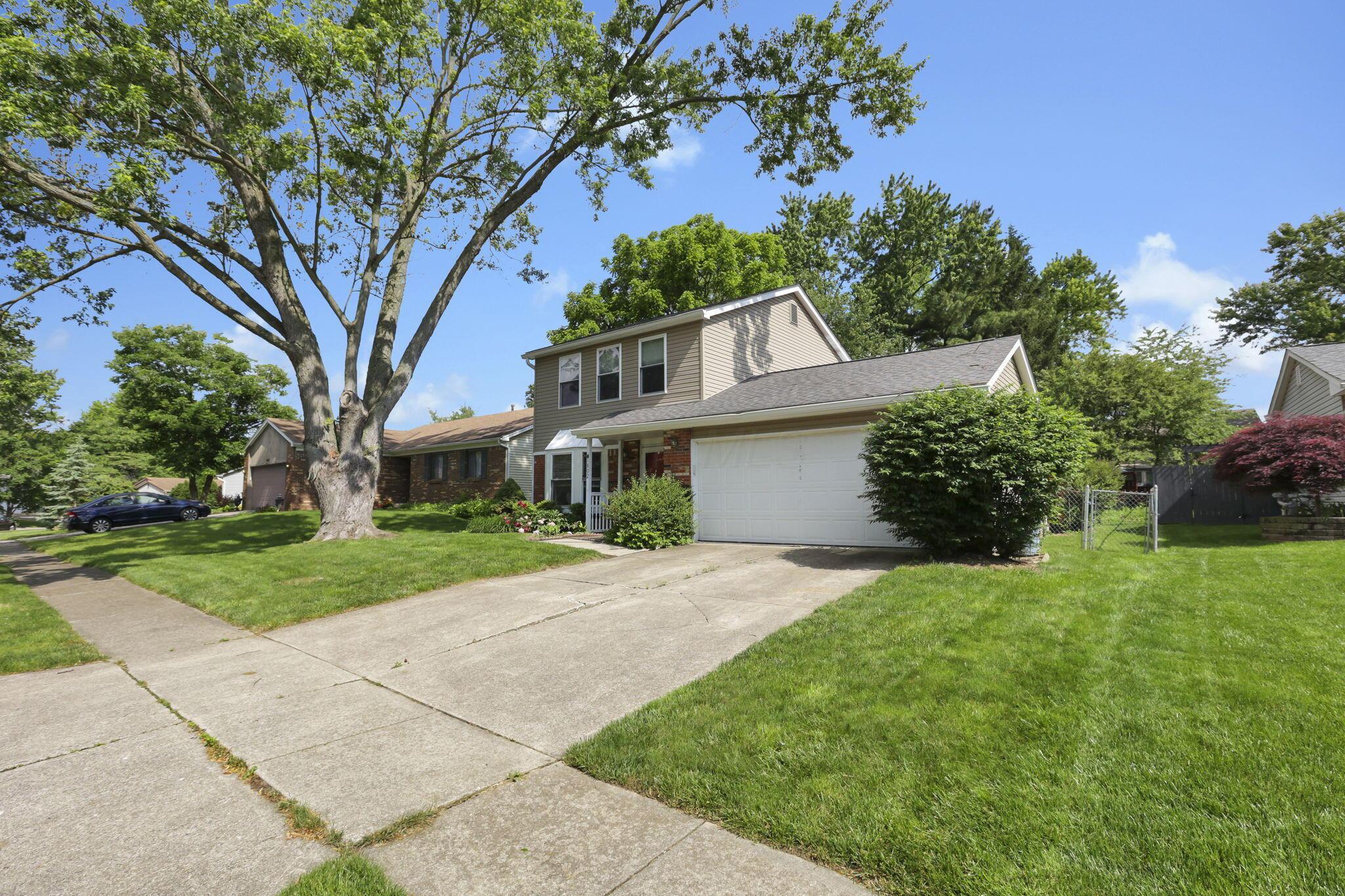 1802 Linkton Drive, Powell, Ohio image 2