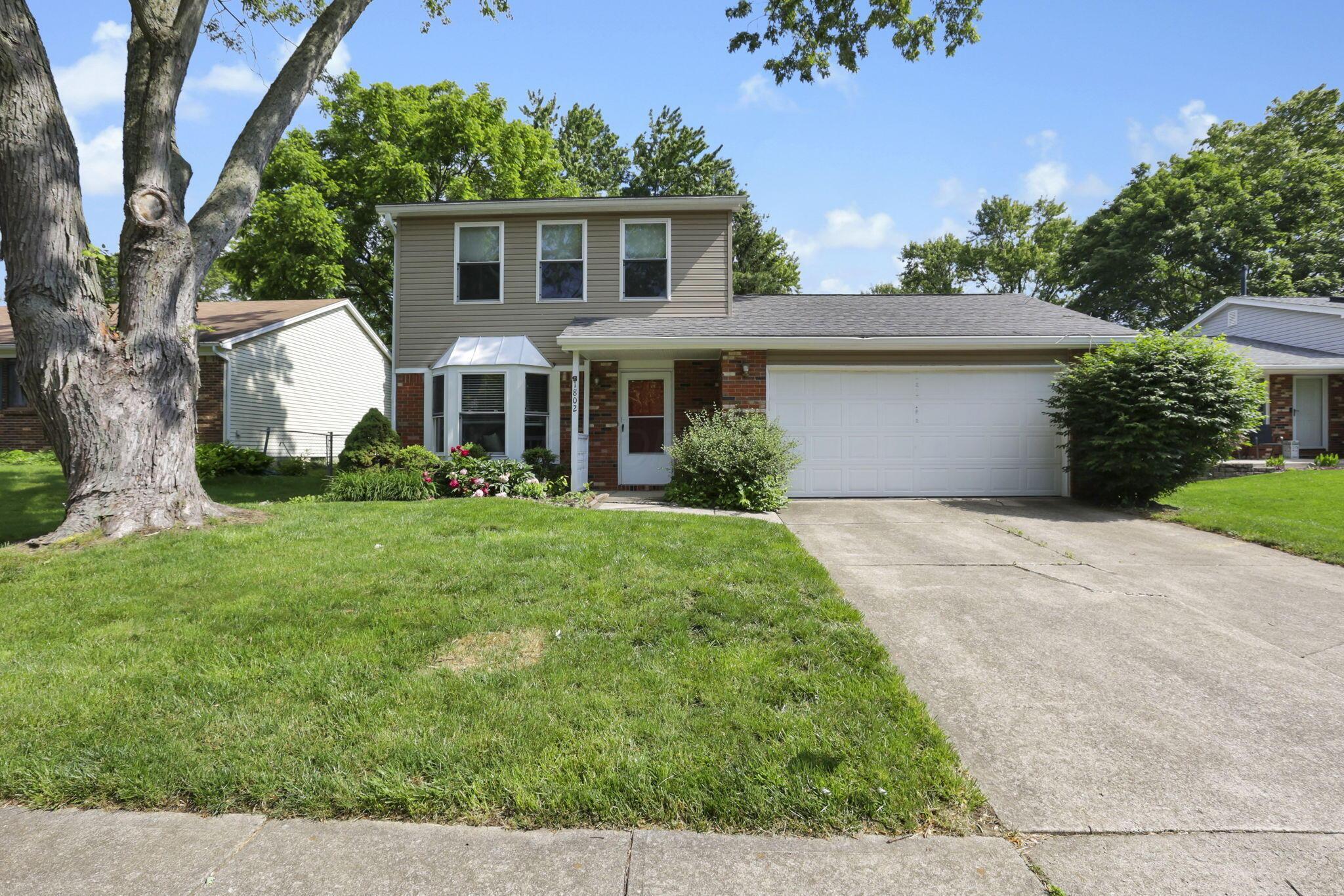 1802 Linkton Drive, Powell, Ohio image 3