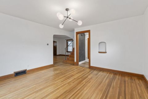 Tiny photo for 3040 Crescent Drive, Columbus, OH 43204 (MLS # 225046231)