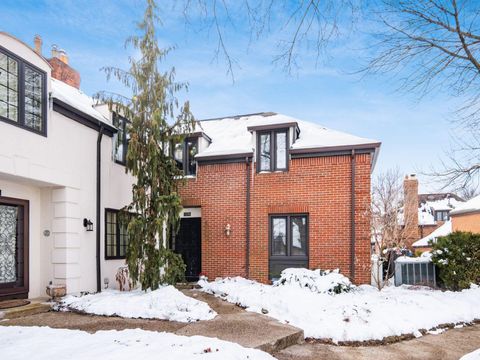 Photo of 1379 La Rochelle Drive 19C #19C, Columbus, OH 43221 (MLS # 226003678)