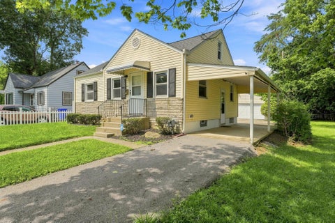 Photo of 374 Rosslyn Avenue, Columbus, OH 43214 (MLS # 226030324)