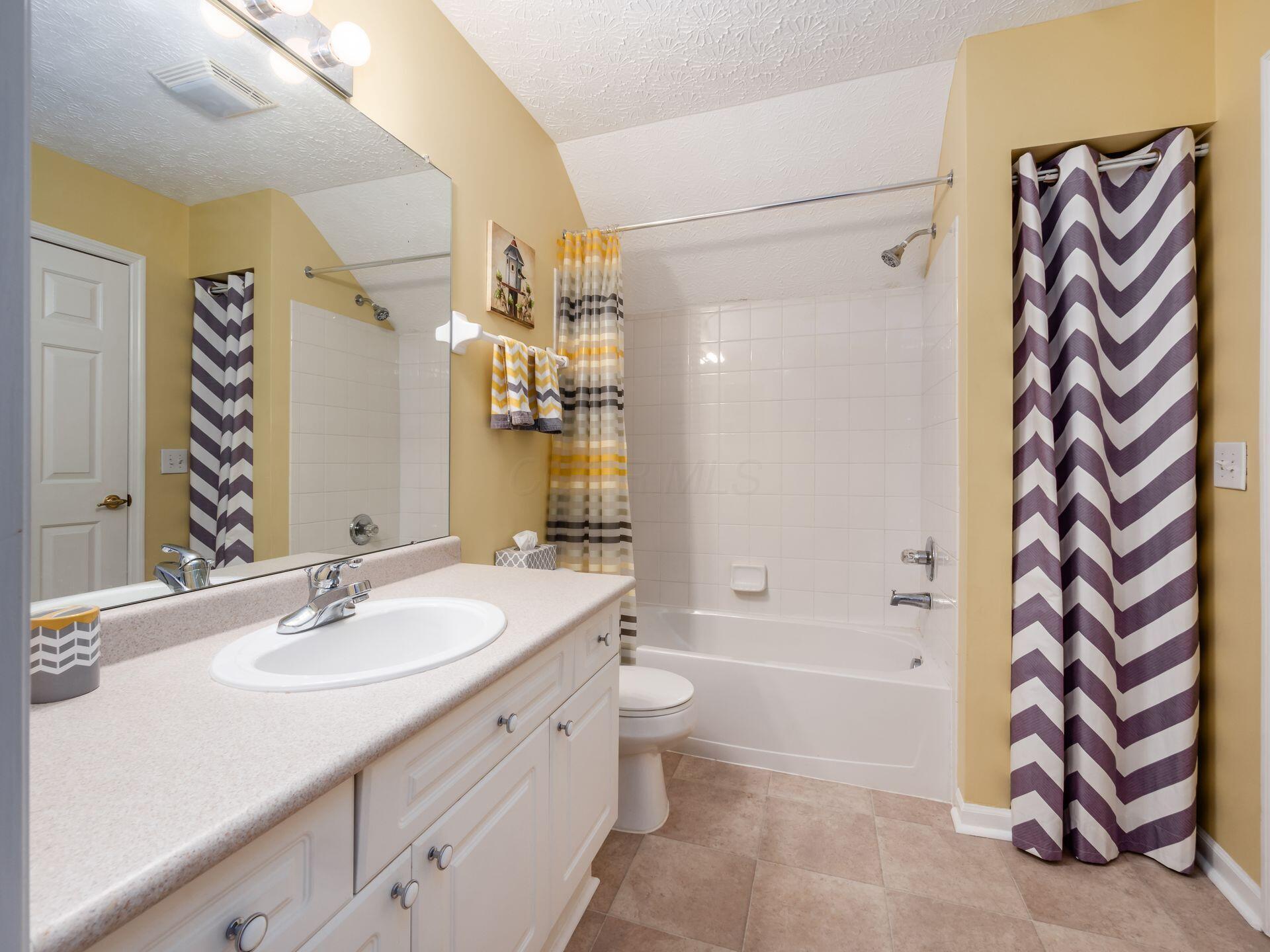 2591 Landings Way, Grove City, Ohio image 30