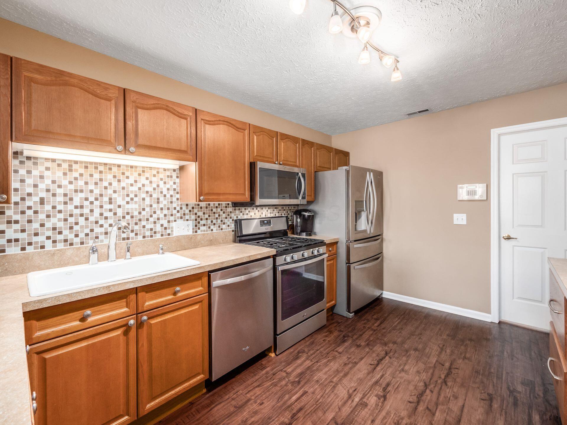 2591 Landings Way, Grove City, Ohio image 15